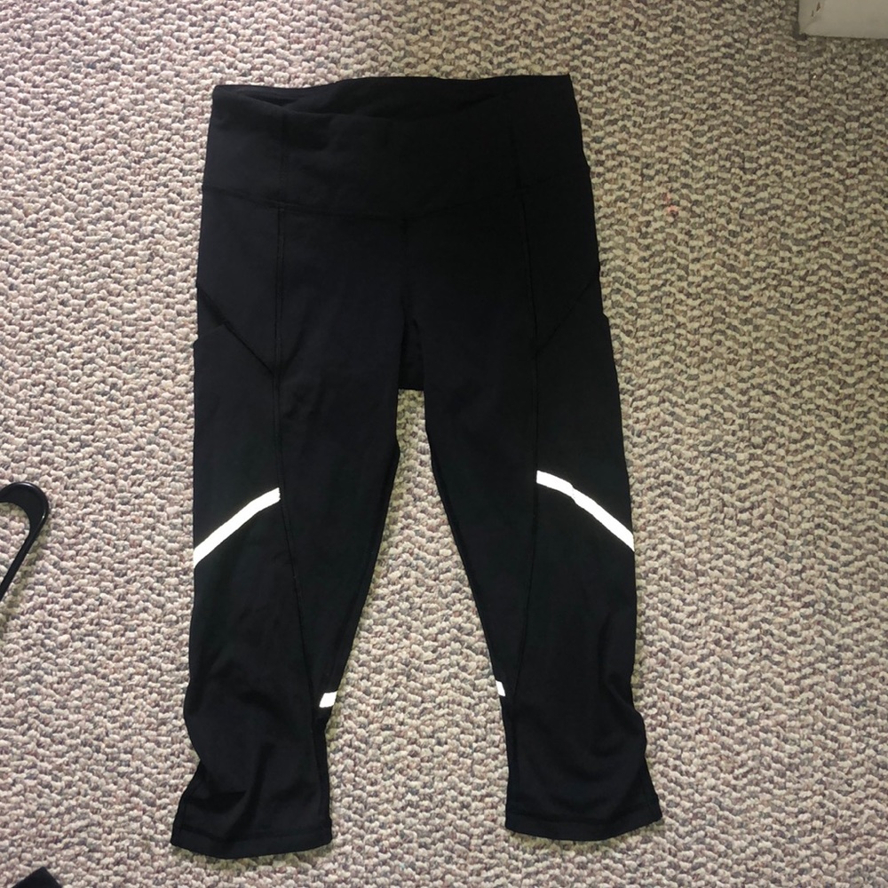 Lululemon size 2 black crop leggings!